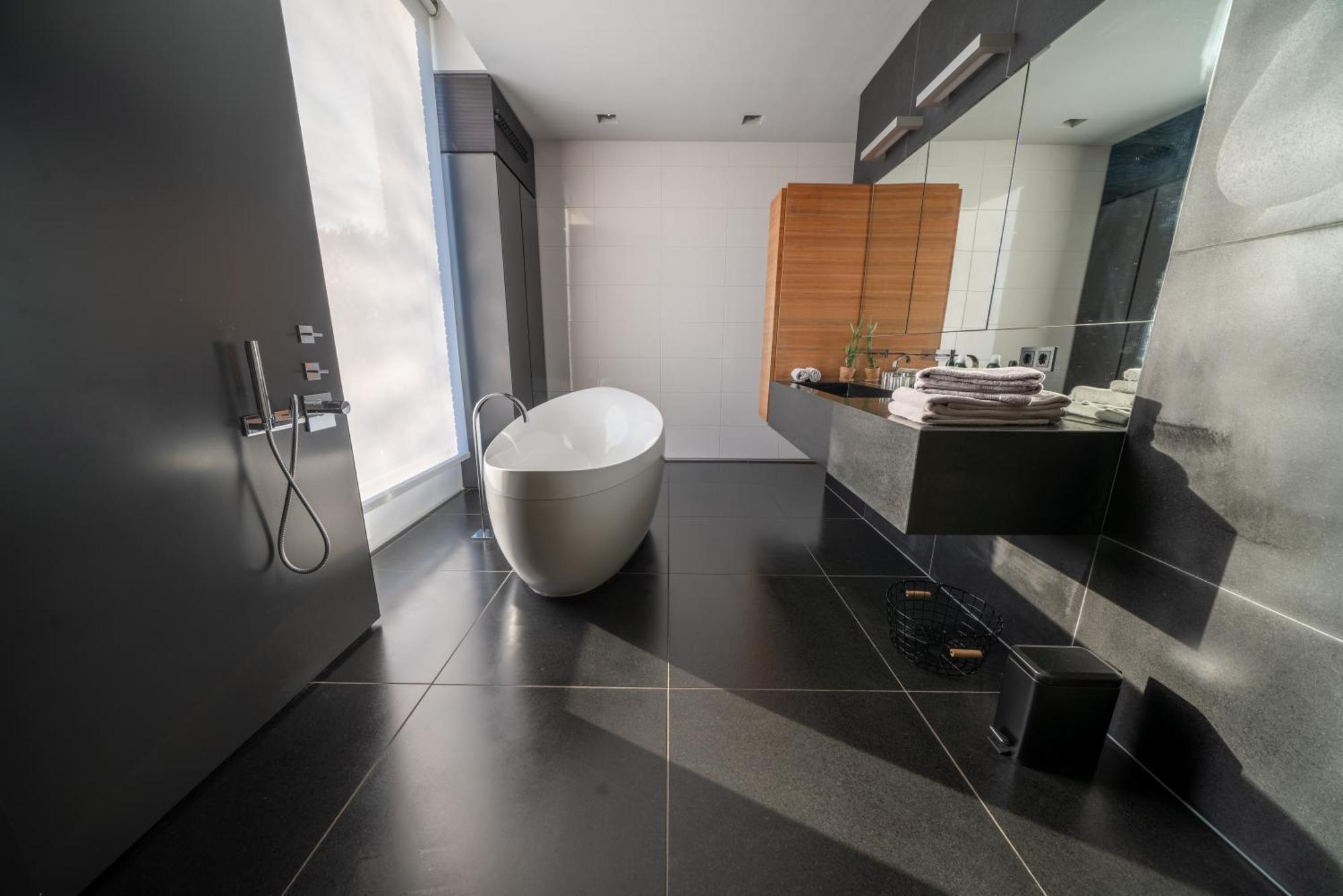 Bed & Wellness Boxtel, Luxe Kamer Met Airco En Eigen Badkamer, Ligbad Екстериор снимка